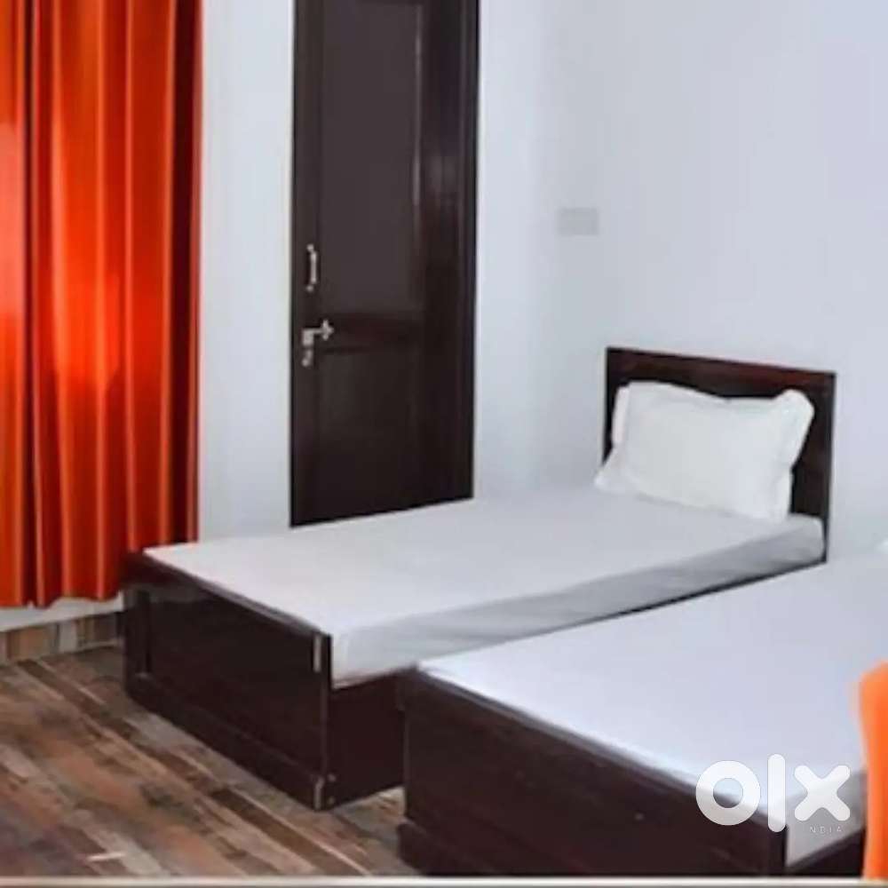 Pg available in pitampura for boys