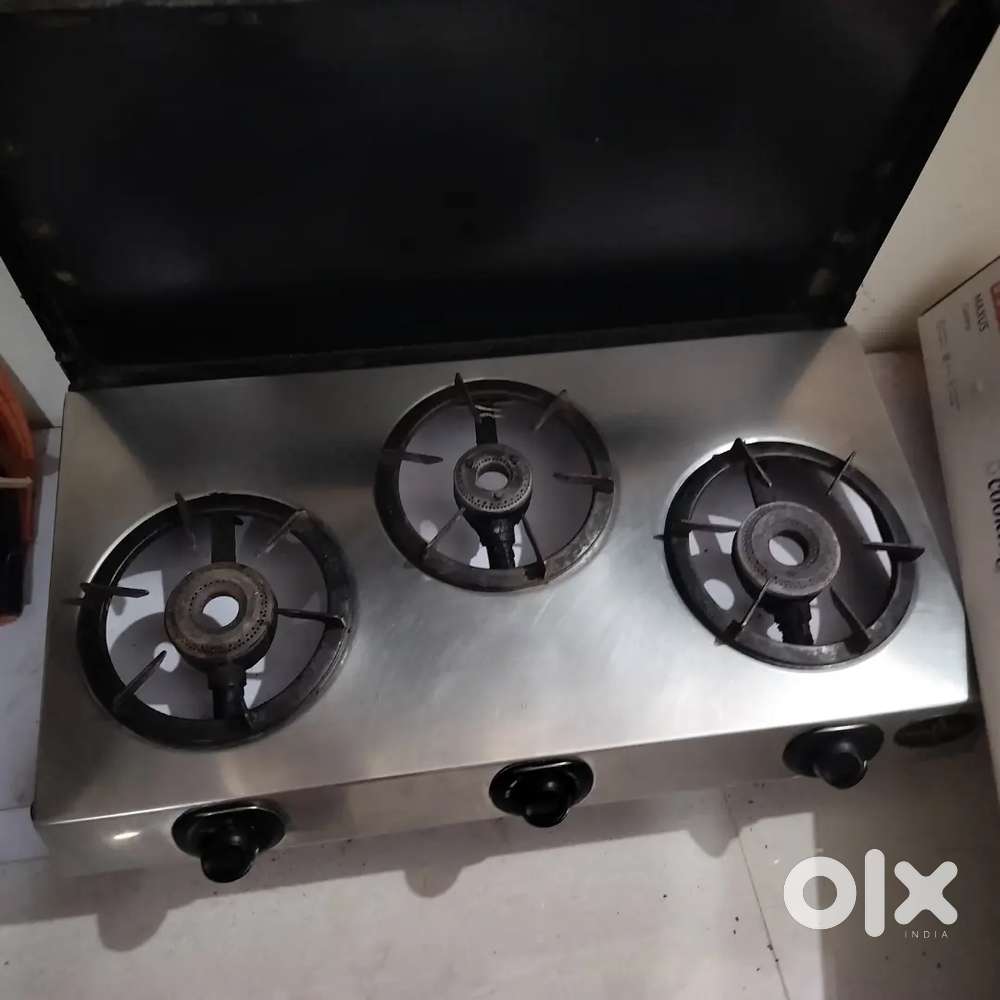 Gas stove with lid