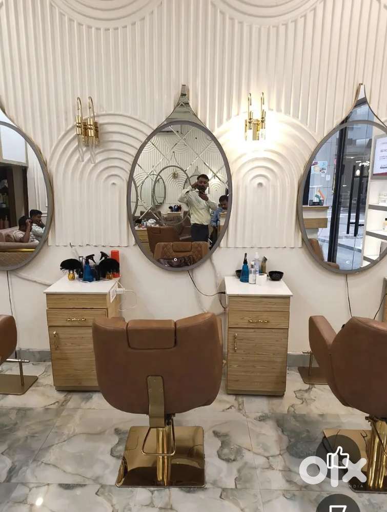 Fully Furnished 781 Sqft Unisex Salon For Sale – Prime Location