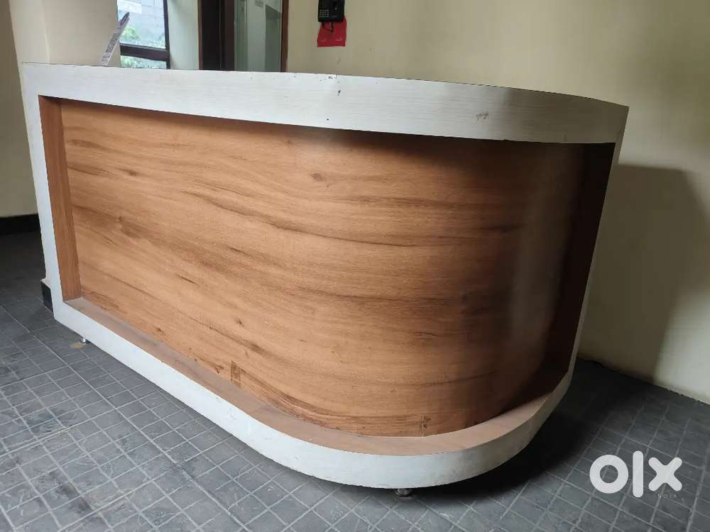 Receptionist in Dental Clinic