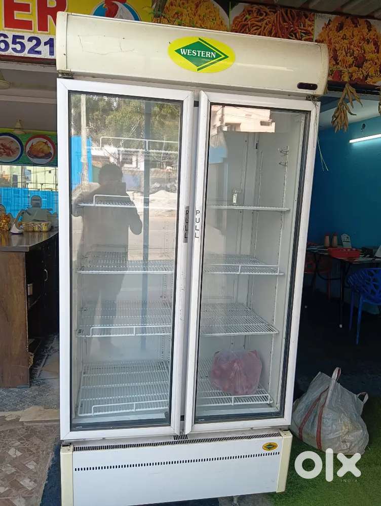 Double door refrigerator