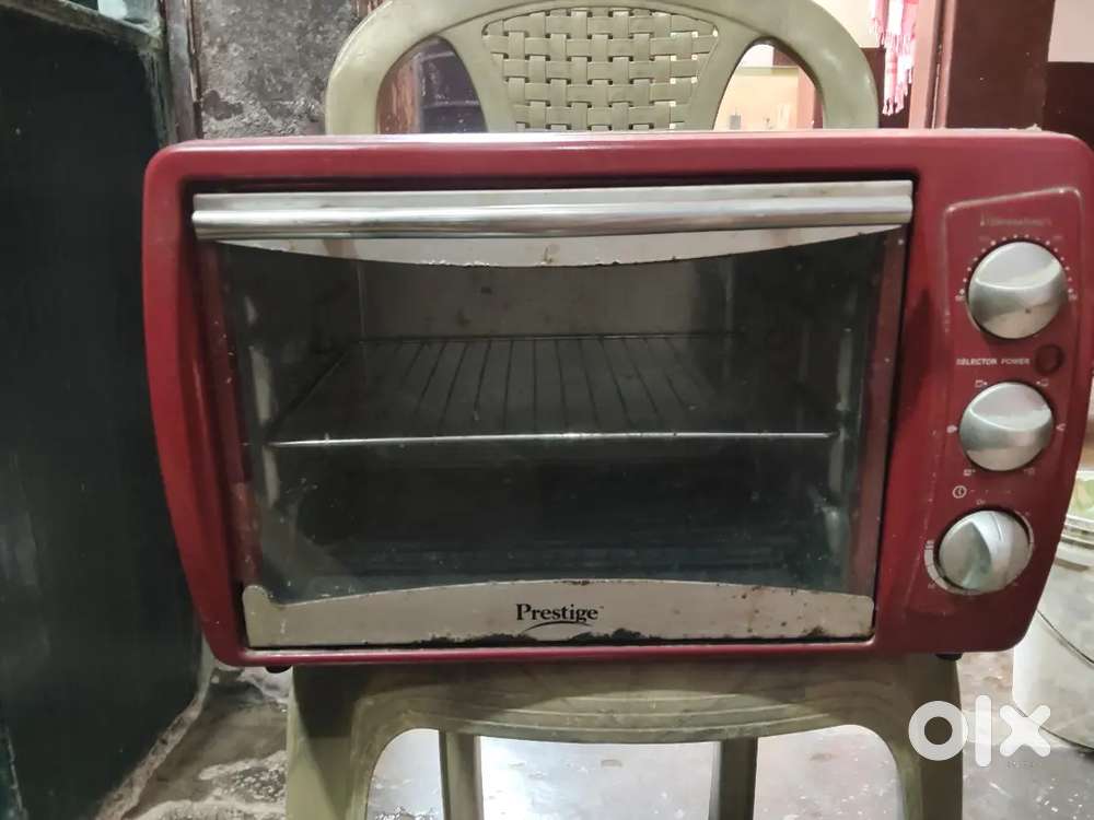 Prestige 19L OTG (Red) – Used but Well Maintained