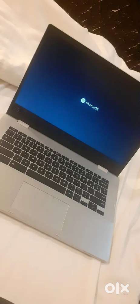 1 year old Asus chromebook  4+64   No scratches  very neet condition