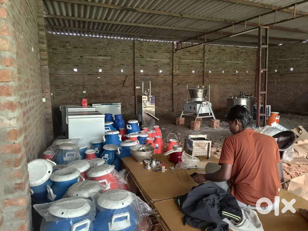 Atharva dairy farm pe rhna hai raat bhr yhi khana pina mai dunga