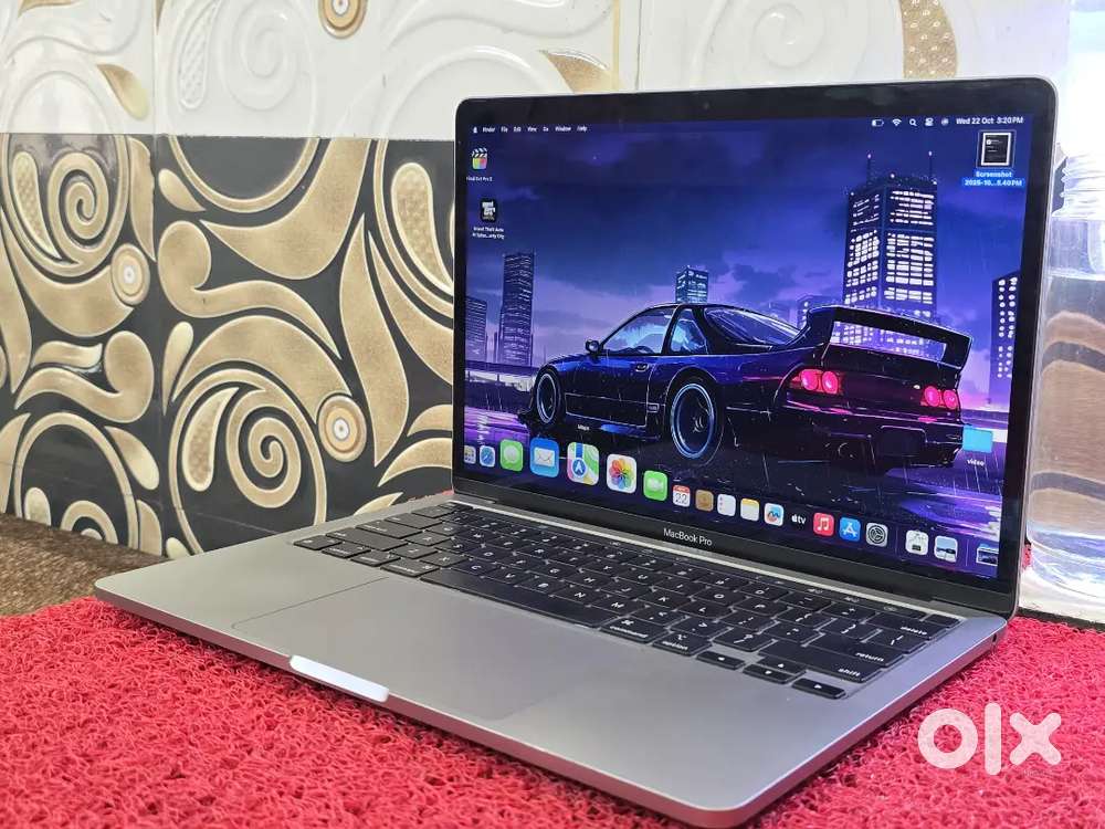 2022 M1 Apple Macbook Pro 8gb 256gb SSD 13inch Retina Touchbar