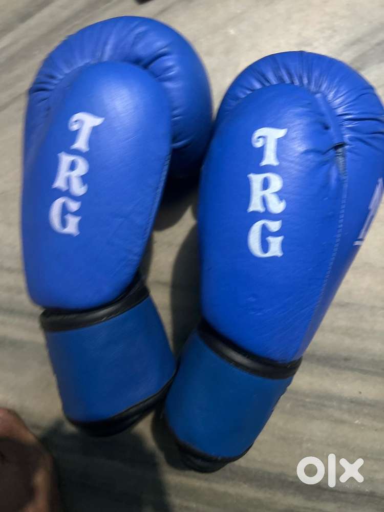 sparing gloves and shin guard for sale