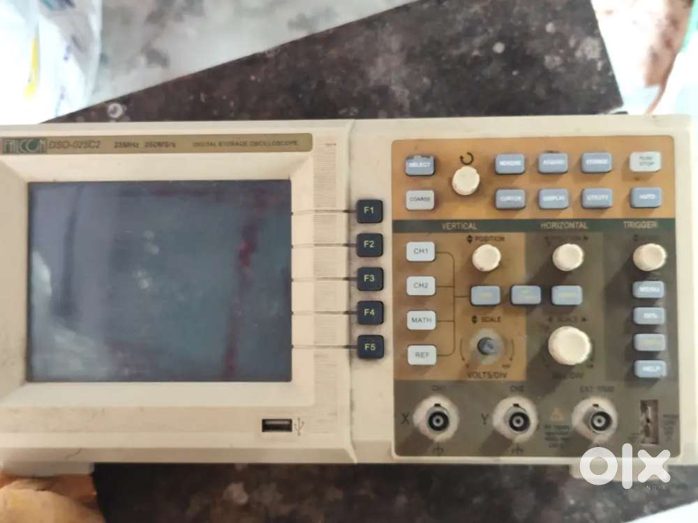 Working Digital storage oscilloscope