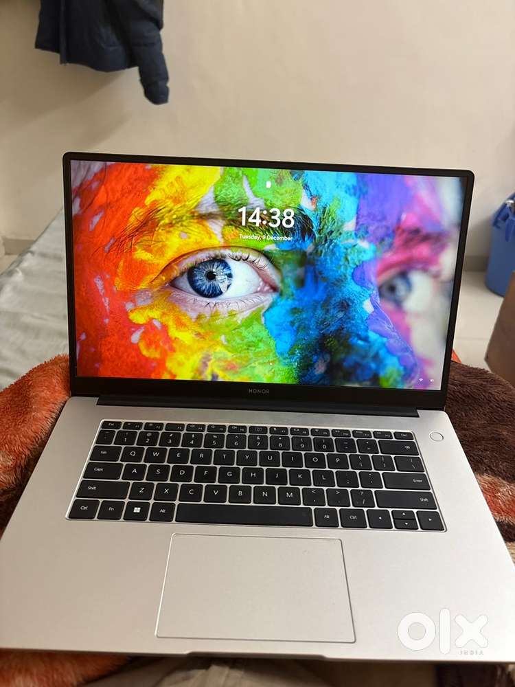 Honor magicbook 15 inch i3 10th gen 8gb ram 256gb 5 hours battery