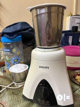 Philips mixer 650 watt, only 2 years used with good working condition. Along with 2 jars for sale.
