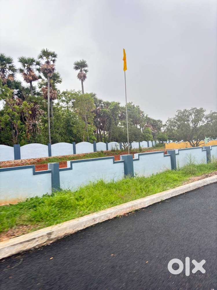 200 SQYD EAST & WEST FACING RESIDENTIAL PLOTS NEAR BHOGAPURAM