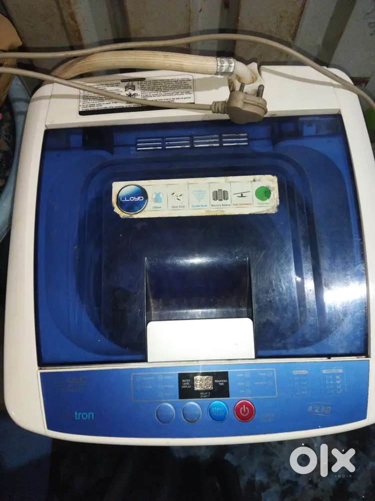 Lloyd Automatic washing machin full A one condition