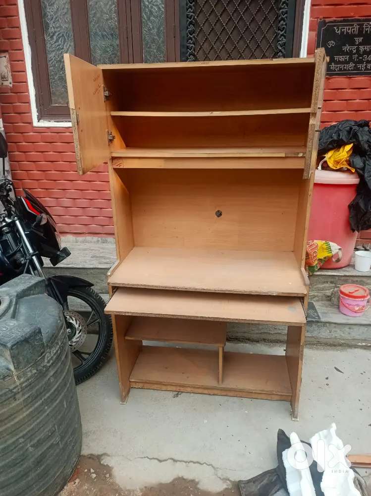 Computer table with clothes storage box ..gud condition