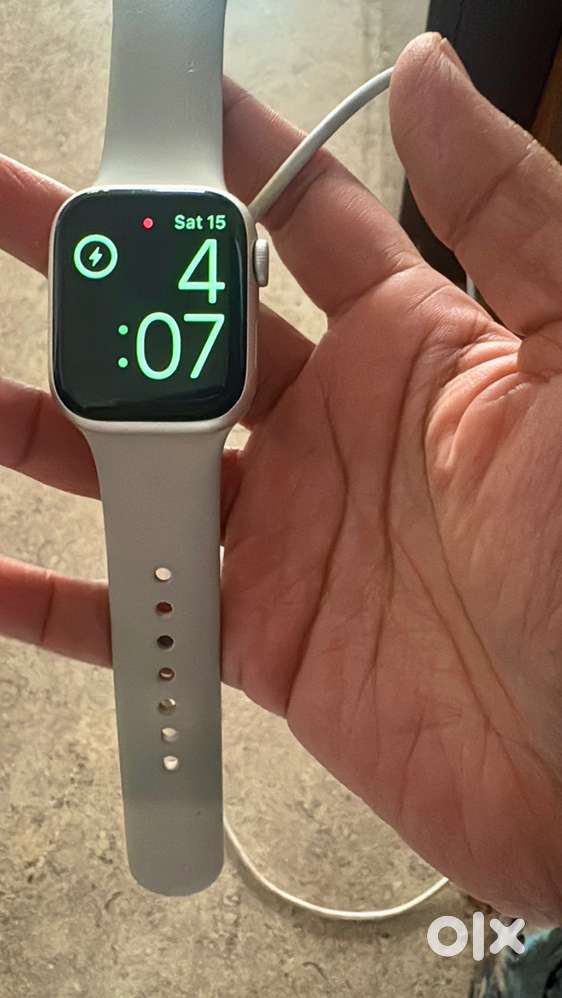 Apple watch 8 41 mm aluminium gps with box perfect condition