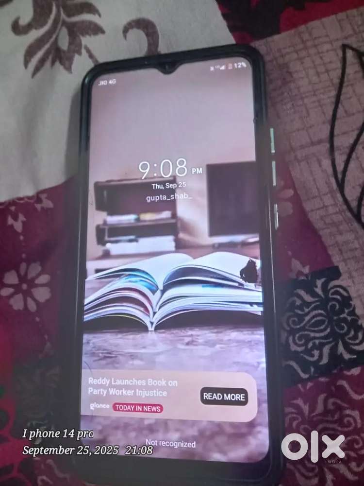 Display par ek spot hai baki fresh condition hai 4g set hai ram 4/64