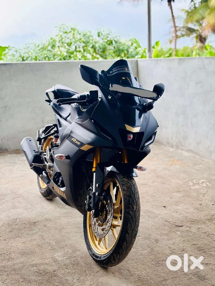R15V4 Black