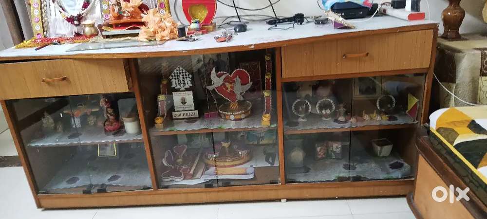 Good condition showcase for sale