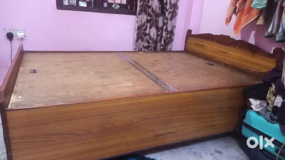 Queen size bed