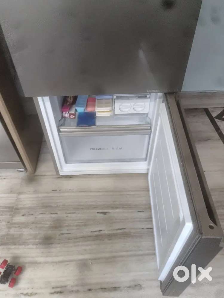 Haier double door fridge in good condition door issue