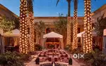 Running bar and restaurant with open courtyard in galleria
