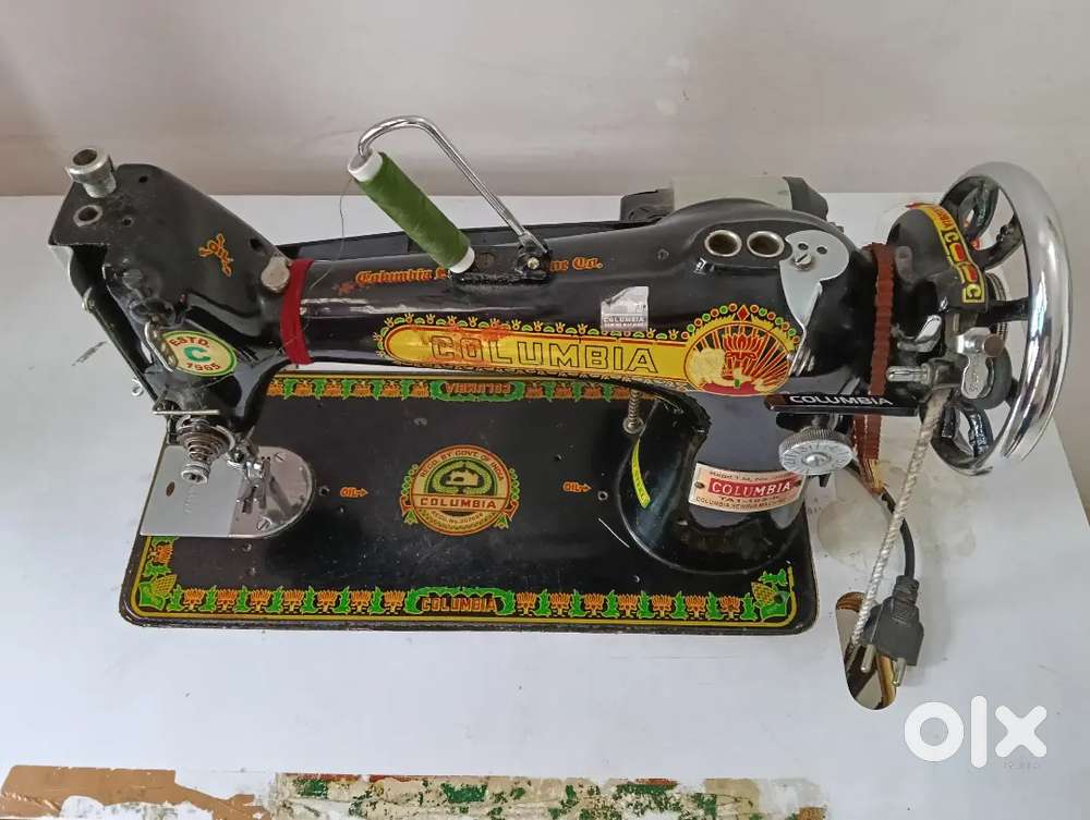 Good condition sewing machine with moter and Table