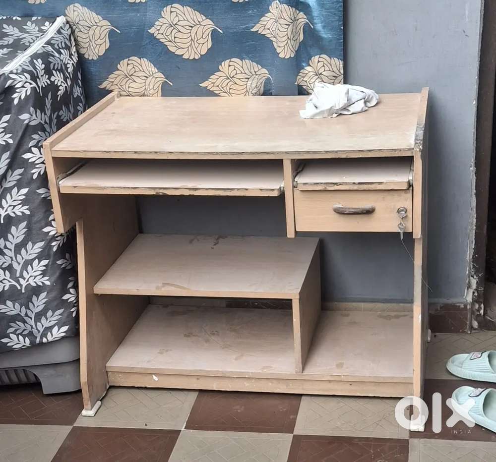 Computer table