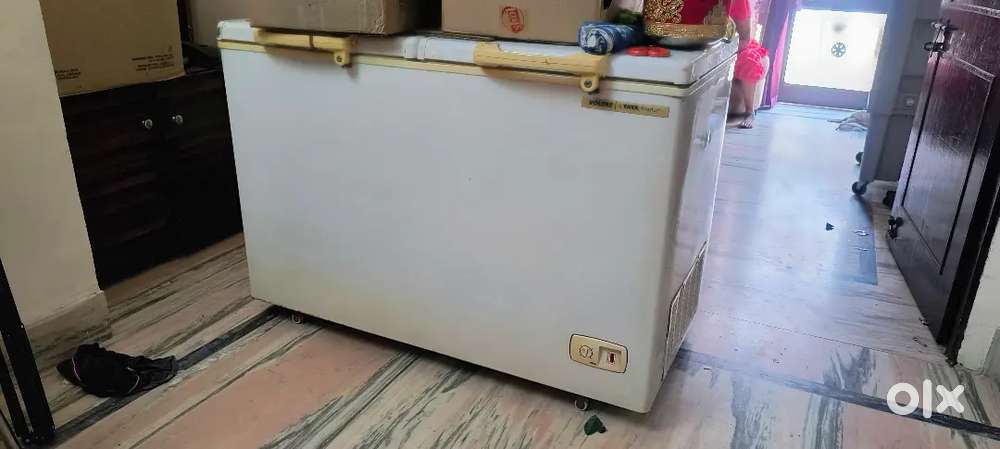 Voltas deep fridge 450ltr