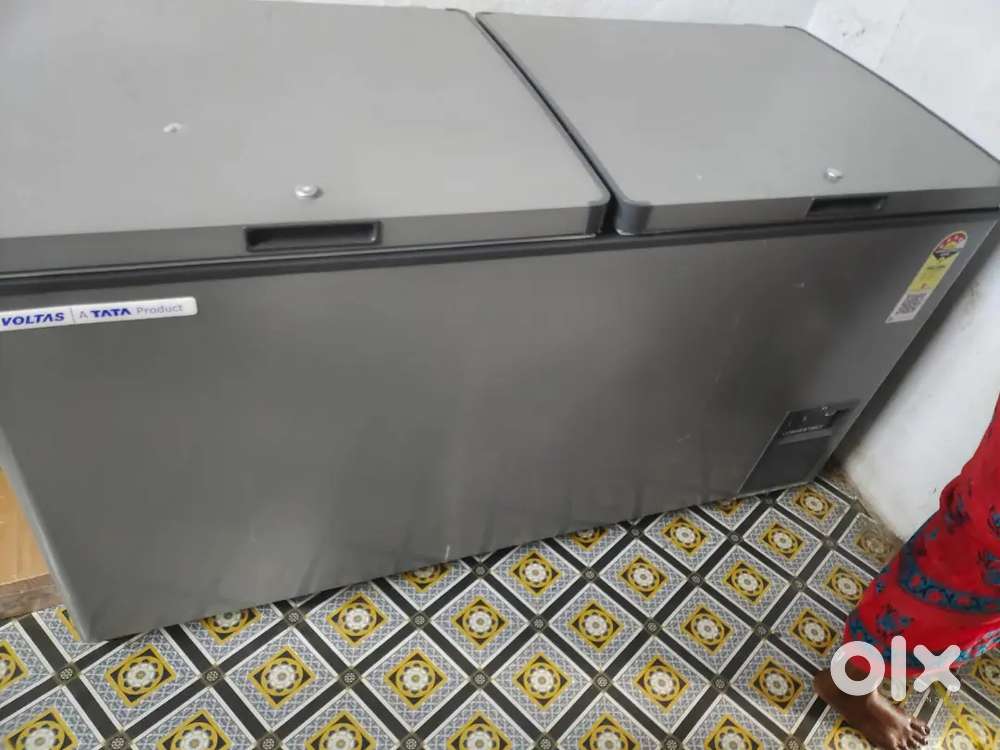 Cool drink refrigerator