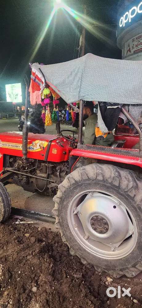 Pani puri maker handler or stall handler