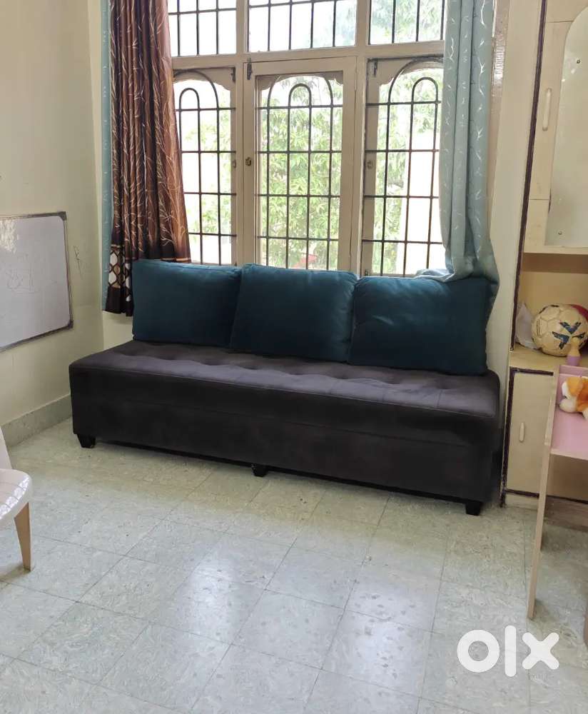 Stylish Sofa Dhiwan Style. Very soft. New condition.