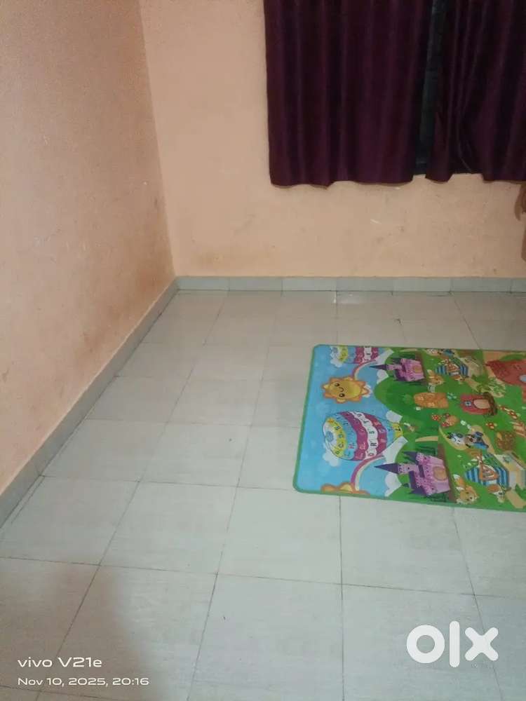 Only girls 1 roommate