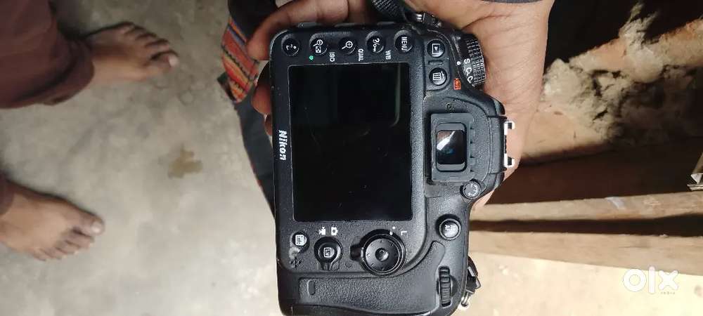 Nikon, 7100