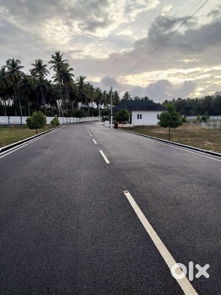 RR The Oak Tree in Madukkarai,