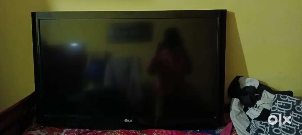 LG 43 INCHES LCD URGENT SELL