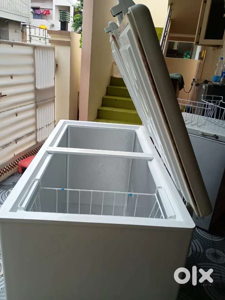 Double door chest freezer