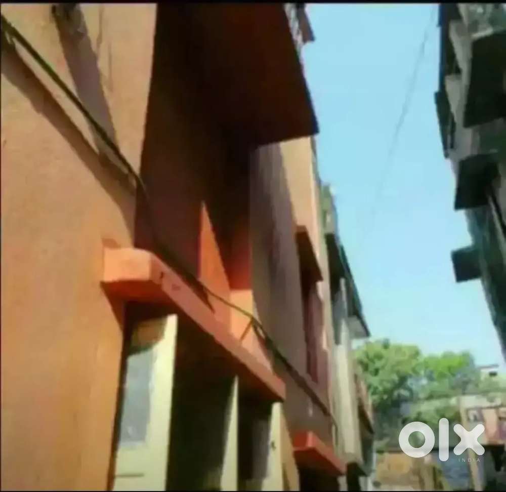 3 Beds available near Dhakuria Station
