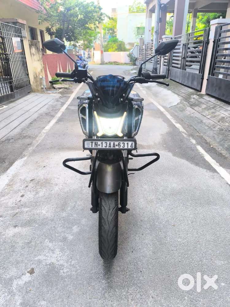 Yamaha fzs v4(2023 model) single owner