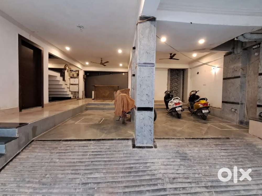 2000 sqft medical Chauraha George Town