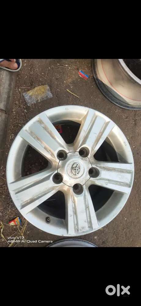 I want to sell LAND CRUISER 18 INCH ALLOY WHEELS.