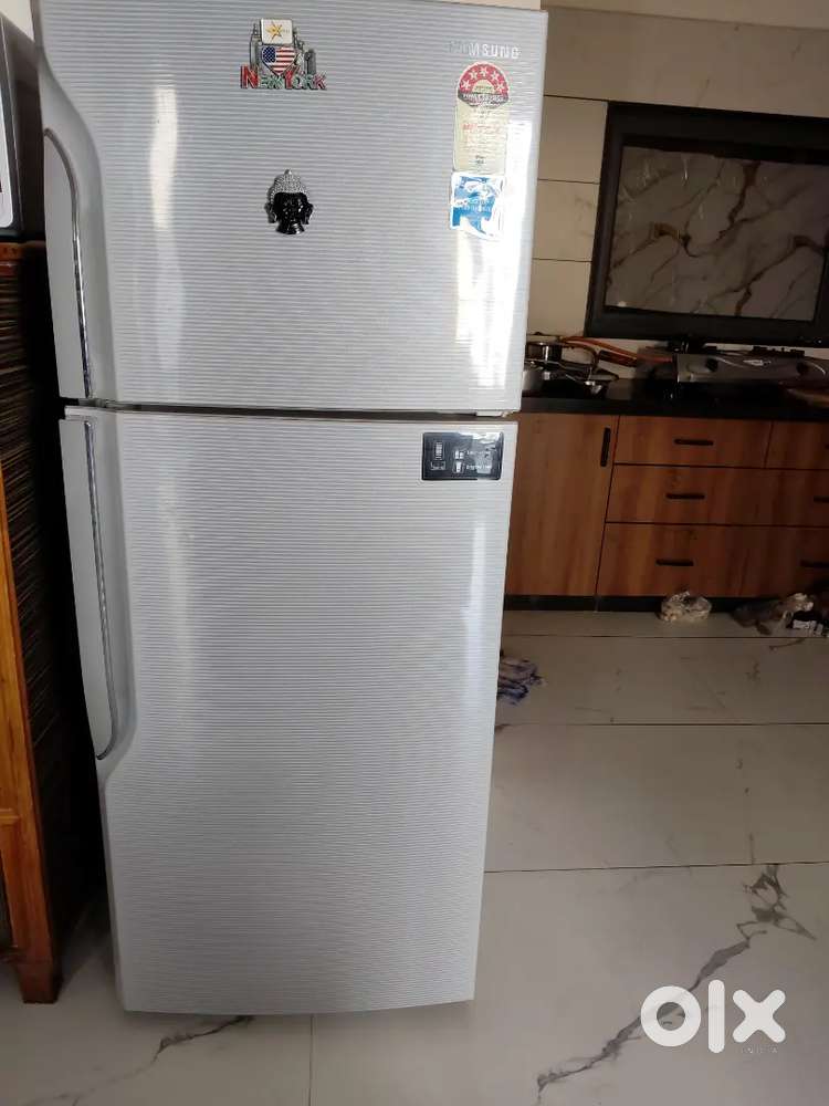 Samsung 255L frost free double door refrigerator, excellent condition.
