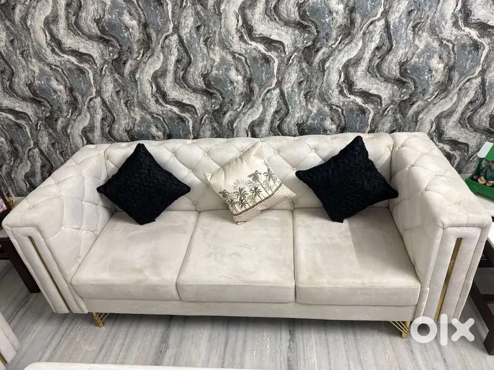 White coloured 10 seater sofa set