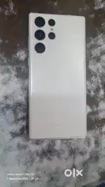 Samsung galaxy s22 ultra with box