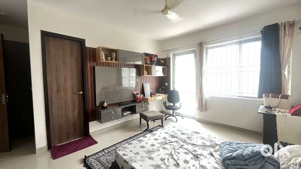 Luxurious 3 BHK Semi furnished Flat for Rent