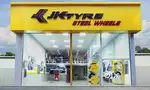 Genuine and Efficient Tyre alignment technician