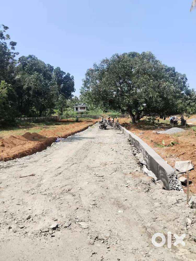 Thrissur anchery main bus route near 5,6,7 cent plot for sale