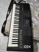 Yamaha PSR-453 Piano Keyboard