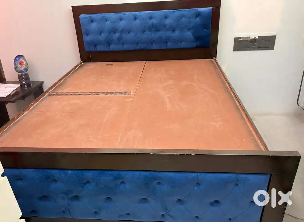 Selling Queen Size Bed