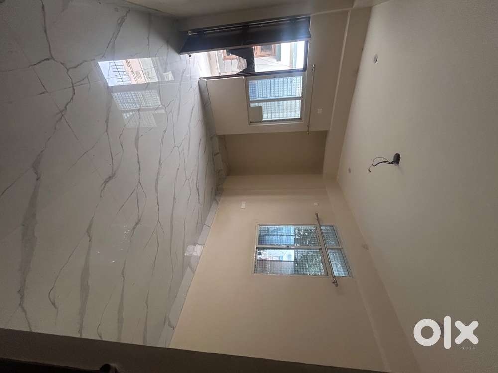 Need a female working or studying flatmate