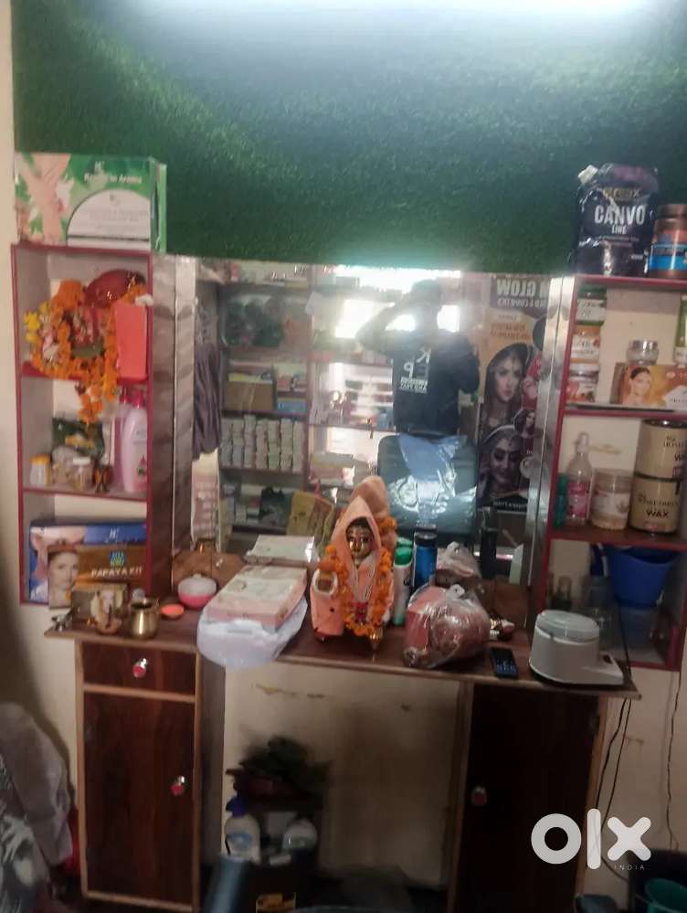 Sab Kuch Saaman Sahit Denge Isme hi Do Dukan hai Confectionery Bhi Hai