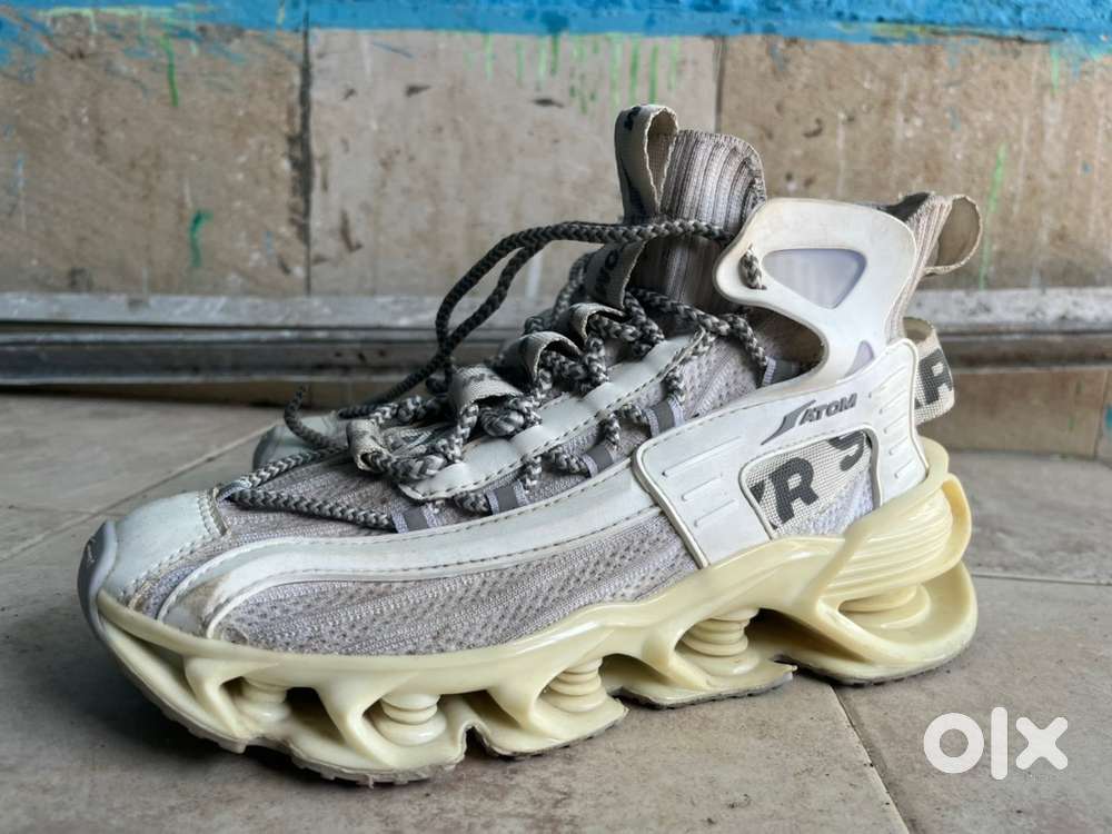 Atom branded cushion shoes