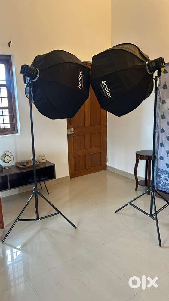 Digitek 150 watt RGB and Bi color LED lights studio setup